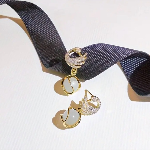 Elegant Gold and Silver Swan Earrings. - Picture 3 of 4